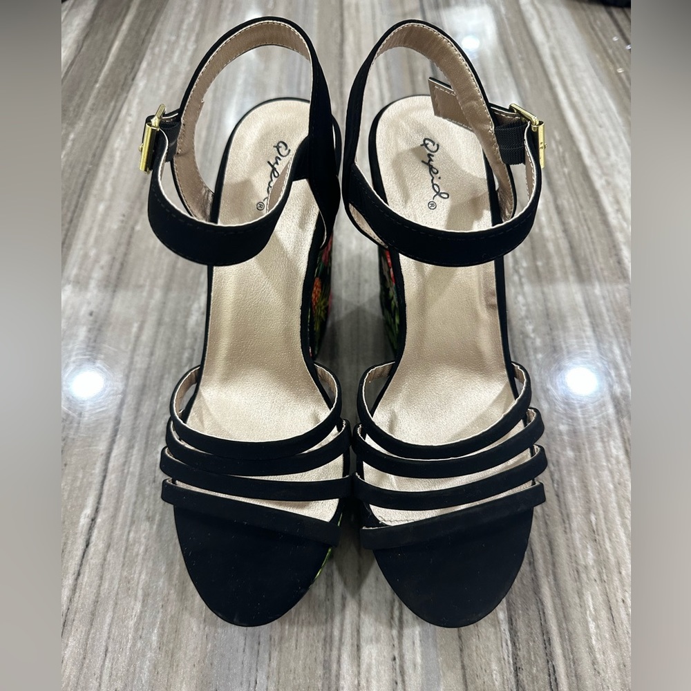 Qupid Floral print black chunky heels